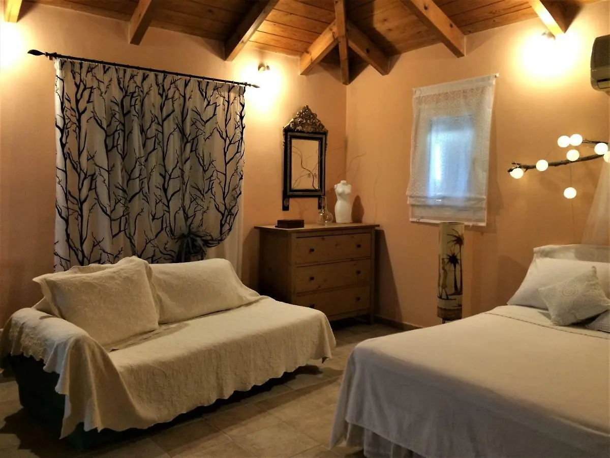 Wooden Roof Apartment Ликсури Греция