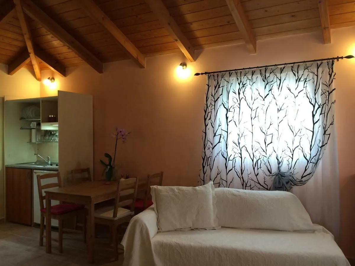 Wooden Roof Apartment Ликсури 0*,  Греция