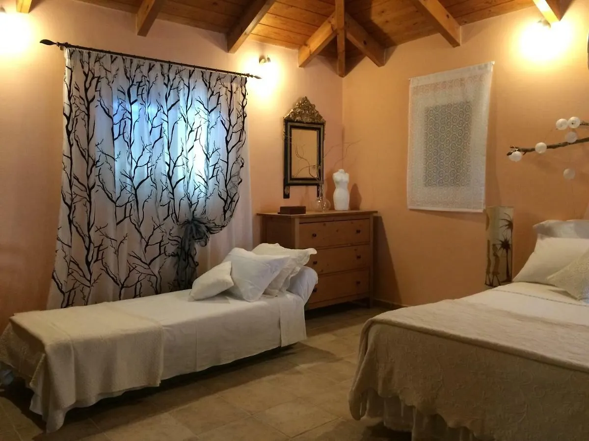 Wooden Roof Apartment Ликсури 0*,  Греция